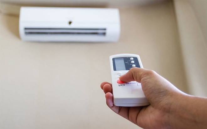 Cách nằm điều hòa không bị khô mũi họng