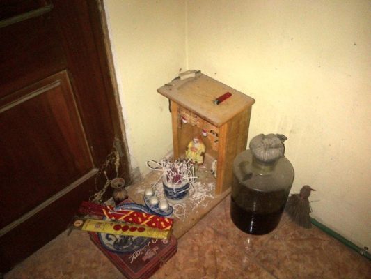 Bàn thờ thần tài ông dịa cũ