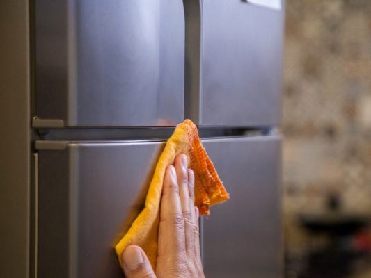 Vệ sinh tủ lạnh